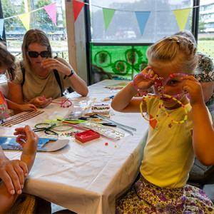 Voor kinderen die zorgen voor of zorgen hebben over een gezinslid 6-12 jaar (JMZ-12)